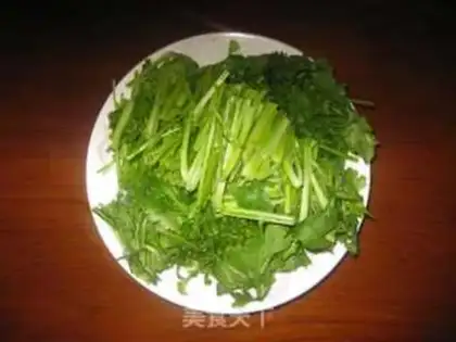 Make stir-fried mutton roll with cilantro step 2