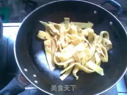 Make Mixed sauce with noodles step 3