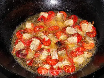 Make Dry stir-fried crayfish step 7