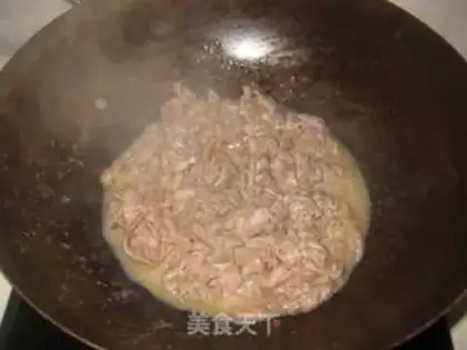 Make stir-fried mutton roll with cilantro step 4