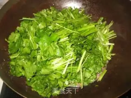 Make stir-fried mutton roll with cilantro step 5