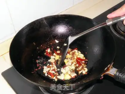 Make Dry stir-fried crayfish step 9