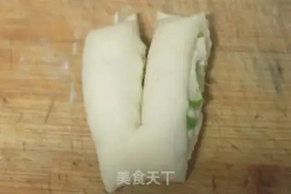 Make Scallion scented roll step 10