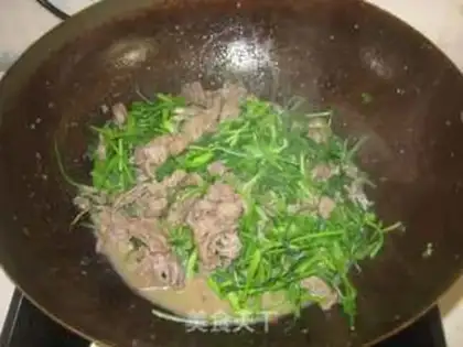 Make stir-fried mutton roll with cilantro step 6