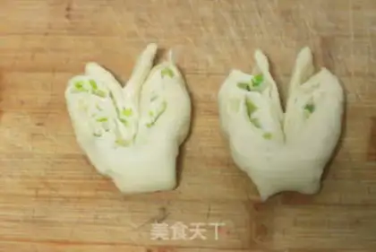 Make Scallion scented roll step 11