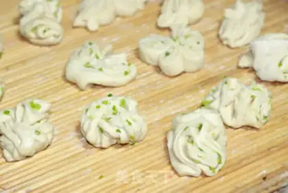 Make Scallion scented roll step 12