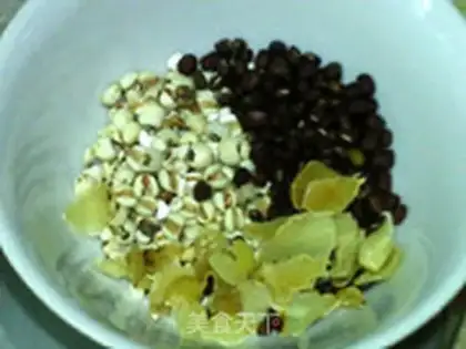 Make Coix rice, red bean and lily porridge step 0