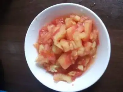 Make Maotai-flavored minced pork, chrysanthemum and tomato step 3