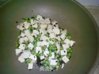 Make Baiyu emerald home-cooked dish step 3