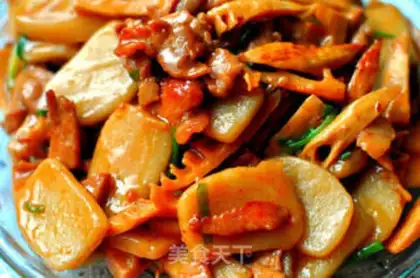 Make Fried rice cake with bamboo shoots and slices step 10
