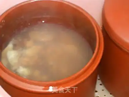 Make Coix rice, red bean and lily porridge step 5