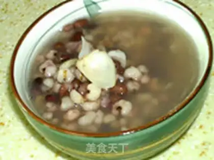 Make Coix rice, red bean and lily porridge step 6