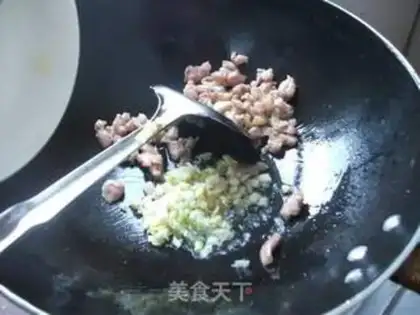 Make Maotai-flavored minced pork, chrysanthemum and tomato step 8