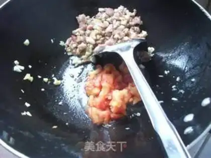 Make Maotai-flavored minced pork, chrysanthemum and tomato step 9