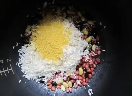 Make Wugu rice ball step 2