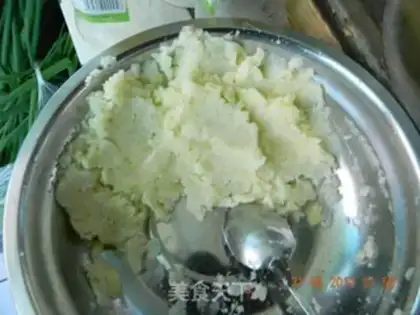 Make Black pepper potato cake step 1