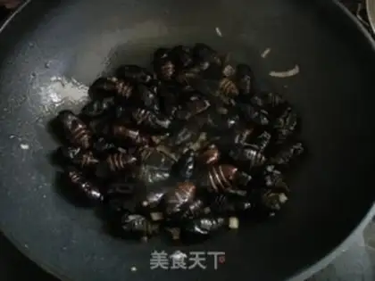 Make stir-fry cocoons and pupae step 3