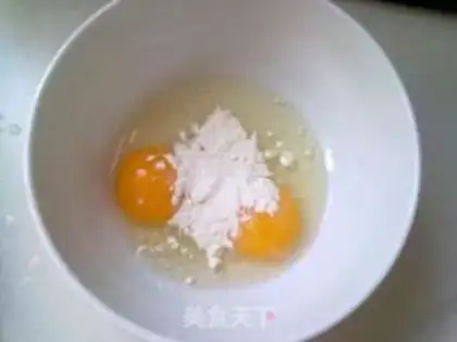 Make Flower shaped vegetable egg cake step 1