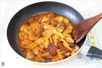 Make Sausage and spicy cabbage fried rice cake step 7