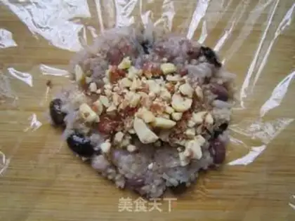 Make Wugu rice ball step 10