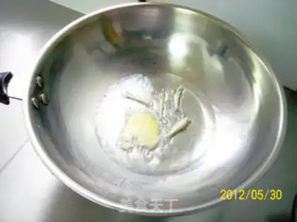 Make stir-fried shrimp balls with peas and corn step 4