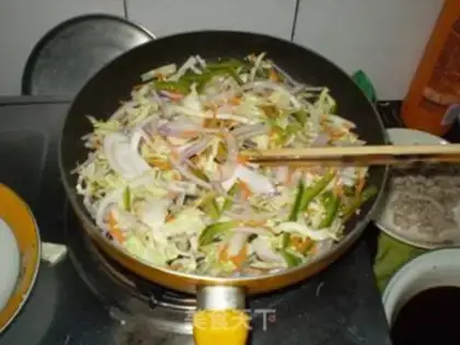 Make Assorted fried rice noodles step 3