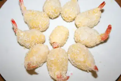 Make Shrimp balls with sesame heart step 4