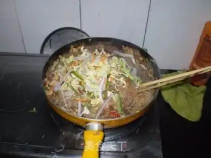 Make Assorted fried rice noodles step 6