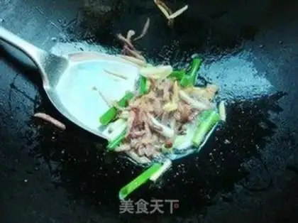Make stir-fried whitebait with bacon step 4