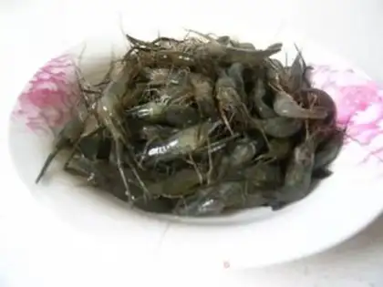 Make River shrimp in soy sauce step 0