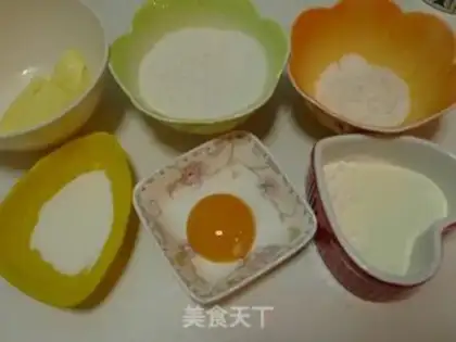 Make Egg yolk coconut shredded ball step 0