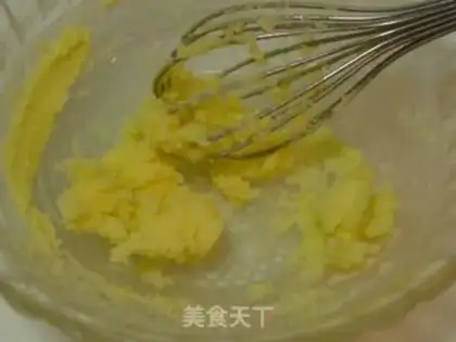 Make Egg yolk coconut shredded ball step 1