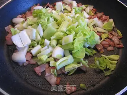 Make stir-fried pasta step 4
