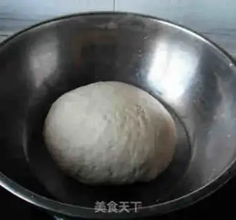 Make sweet potato steamed buns step 1