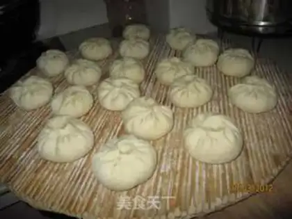 Make Pan-fried buns with leek and pork step 3