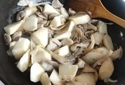 Make Stewed mushroom and yam step 8