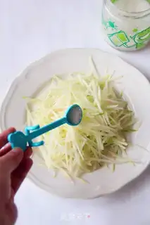 Make Honey choked melon skin shredded step 3