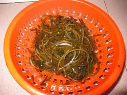 Make Shredded seaweed salad step 1