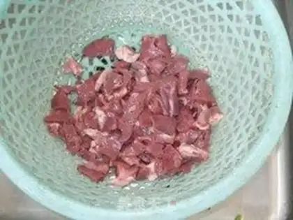 Make stir-fried pork heart with green pepper step 0