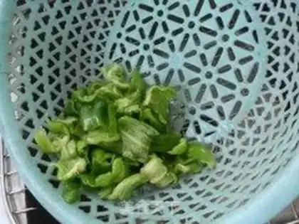 Make stir-fried pork heart with green pepper step 2