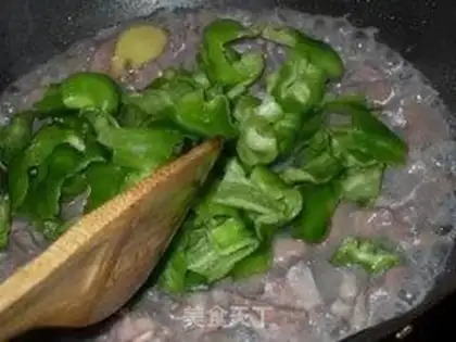 Make stir-fried pork heart with green pepper step 7