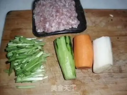 Make stir-fried five-color diced vegetables step 0