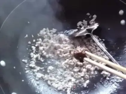 Make stir-fried five-color diced vegetables step 3