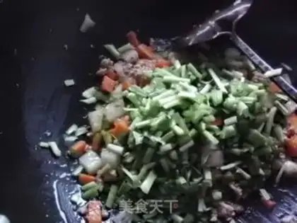 Make stir-fried five-color diced vegetables step 7