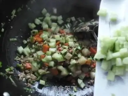 Make stir-fried five-color diced vegetables step 8