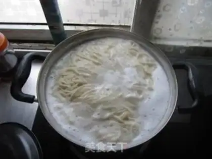 Make braised beef noodles step 6