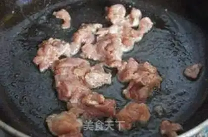 Make stir-fried pork with carrot step 2
