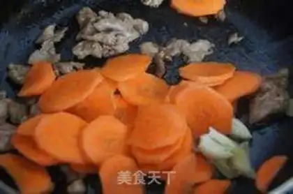 Make stir-fried pork with carrot step 3