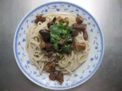 Make braised beef noodles step 7