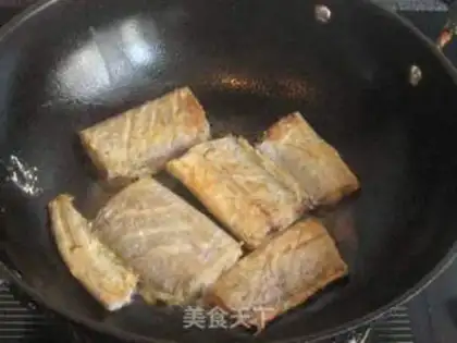 Make Spicy garlic hairtail step 5